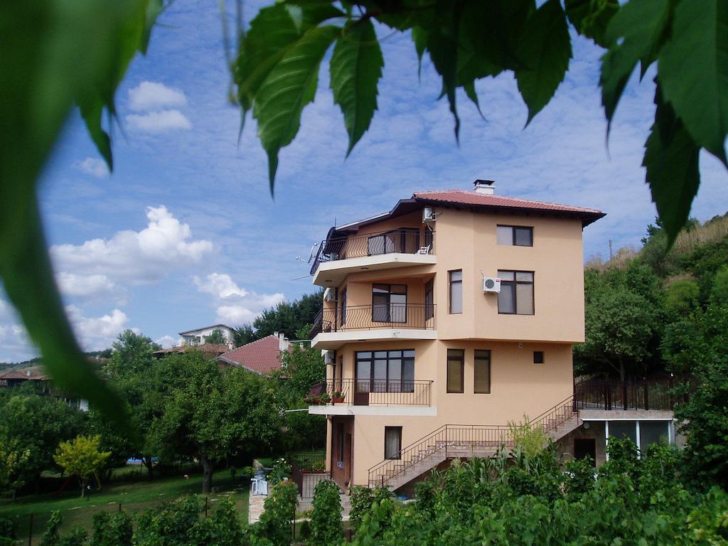 Villa Prolet General-Kantardzhievo Bilik gambar
