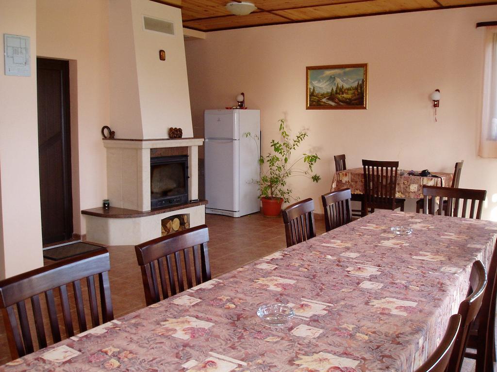 Villa Prolet General-Kantardzhievo Bilik gambar